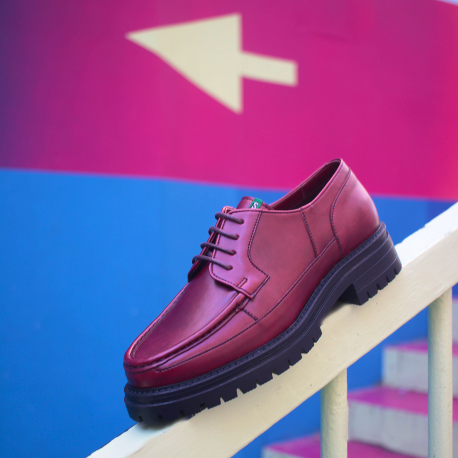 Dolly Supergreen burgundy vegan women's derby in recycled and vegetable corn leather, eco-responsible, accessible and stylish vegan shoes. Ethical, ecological and responsible fashion, eco-design.