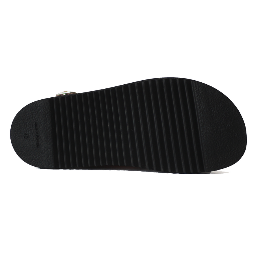 Supergreen black vegan sandal made of recycled and vegetable corn leather, eco-responsible, accessible and stylish vegan shoes. Ethical, ecological and responsible fashion, eco-design.