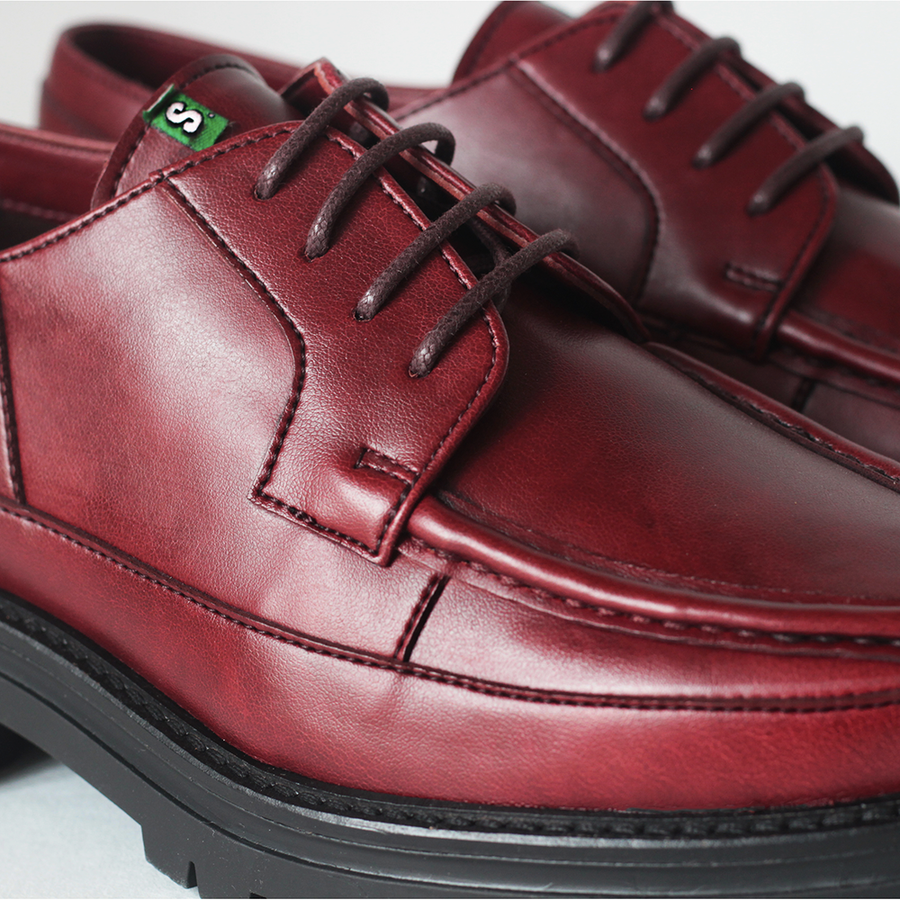 Dolly Supergreen burgundy vegan women's derby in recycled and vegetable corn leather, eco-responsible, accessible and stylish vegan shoes. Ethical, ecological and responsible fashion, eco-design.