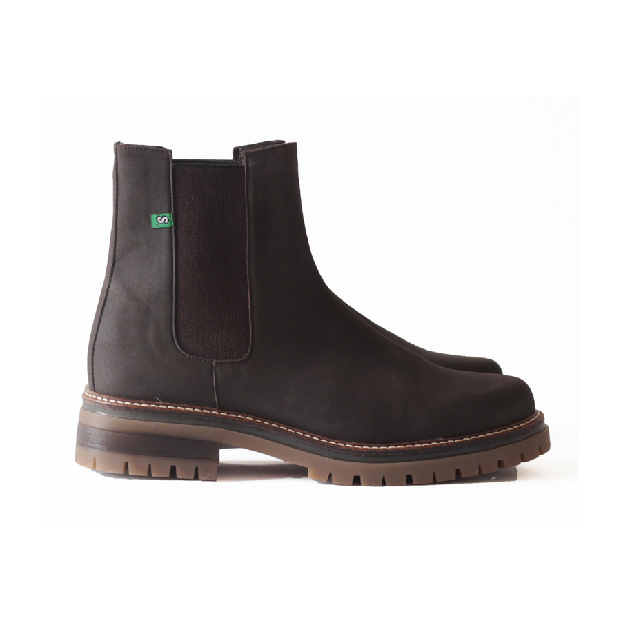 Chelsea boot Jerry woman vegan Supergreen brown nubuk in vegetable corn and recycled leather, vegan shoes eco-responsible, accessible and stylish. Ethical, ecological and responsible fashion, eco-design.