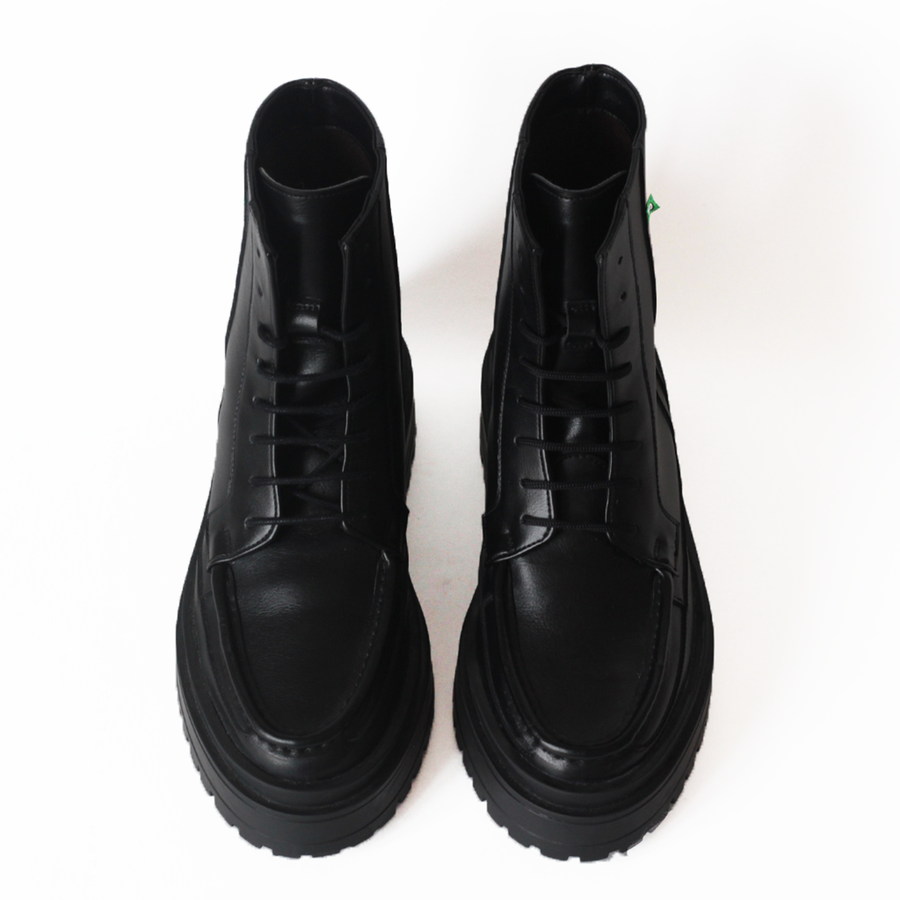 Boots Ziggy lace-up woman vegan Supergreen black corn leather and recycled, vegan shoes eco-responsible, accessible and stylish. Ethical, ecological and responsible fashion, eco-design.