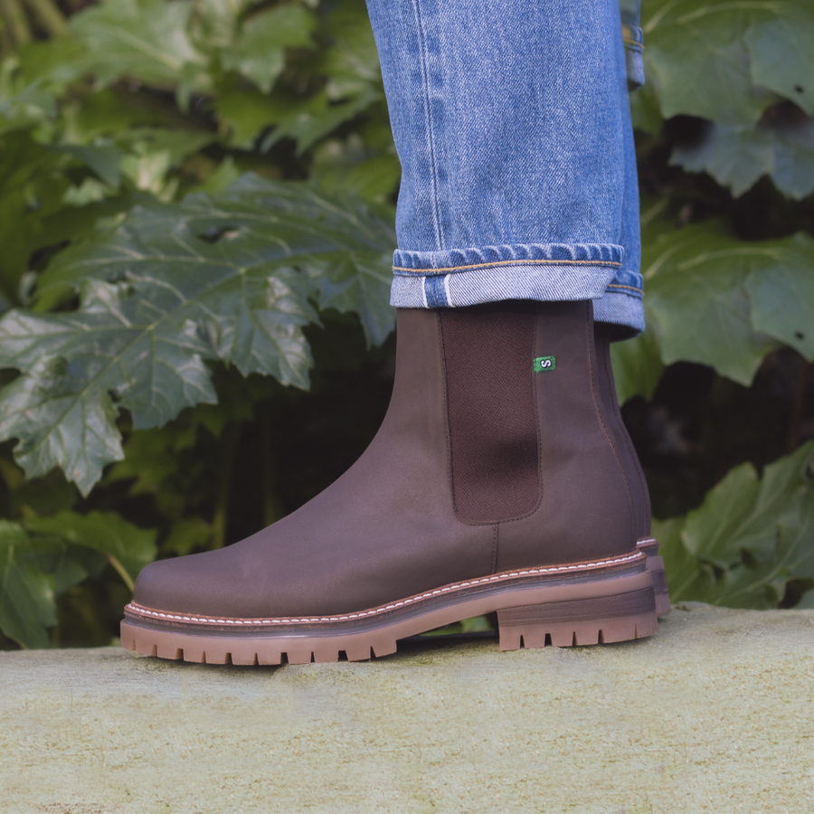Chelsea boot Jerry woman vegan Supergreen brown nubuk in vegetable corn and recycled leather, vegan shoes eco-responsible, accessible and stylish. Ethical, ecological and responsible fashion, eco-design.